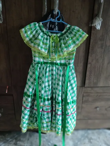 Vende se vestido de quadrilha novo