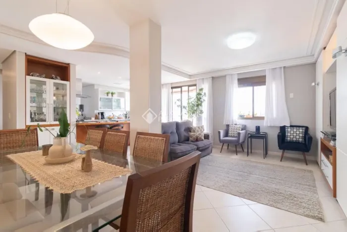 Apartamento de 4 dormitórios 170m2 privativos 2 vagas de garagem no bairro Bom Abrigo