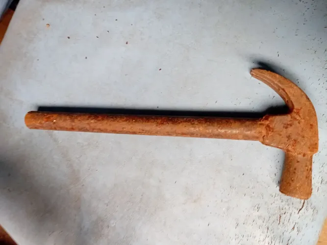 Vendendo este martelo de ferro maciço 