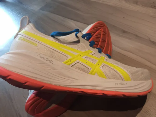 Tênis Corrida Asics Gel Cumulus 27. Tamanho 39