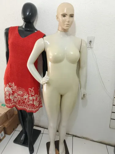 Manequins plus 180,00 e 250  para destaque  das suas roupas com plasticidade e garantia 