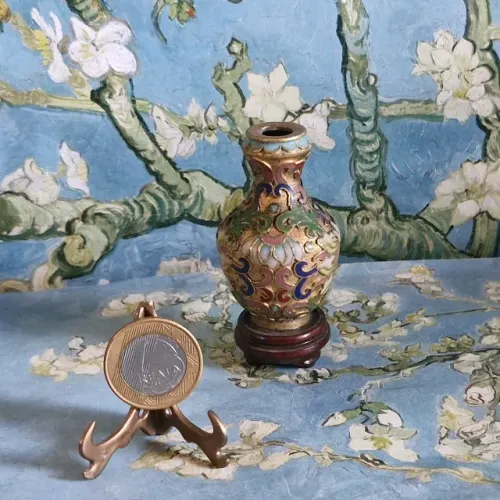 vasinho chinês feito com uma técnica de esmaltação chamada cloisonné. mede 5 cm de altura
