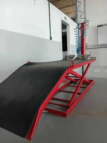 ELEVADOR DE MOTO PNEUMÁTICO SP300