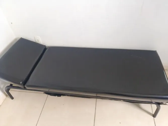 Maca Estética e Tatuagem Preta Reclinável com Cabeceira Articulada