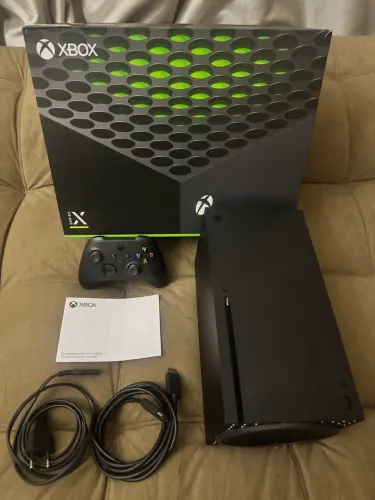 Xbox Series X com Caixa