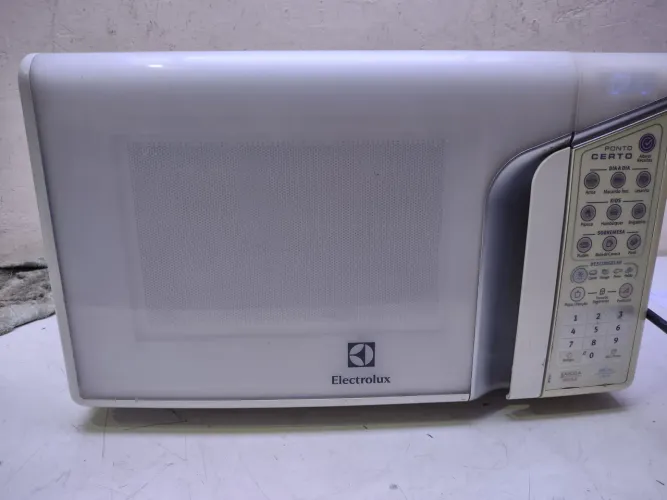 Micro-ondas Eletrolux 30 litros 220 volts funcionando perfeitamente