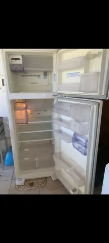 VENDO UMA GELADEIRA ELECTROLUX FROST FREE-450 LITROS.