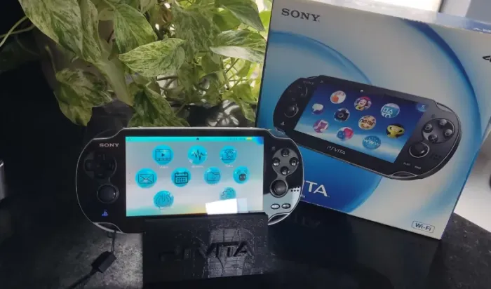PS VITA na caixa + extras