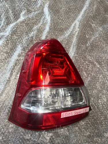 Lanterna esquerda Etios sedan 2013 - 2022