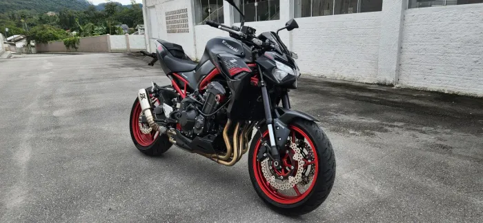 Linda Z900