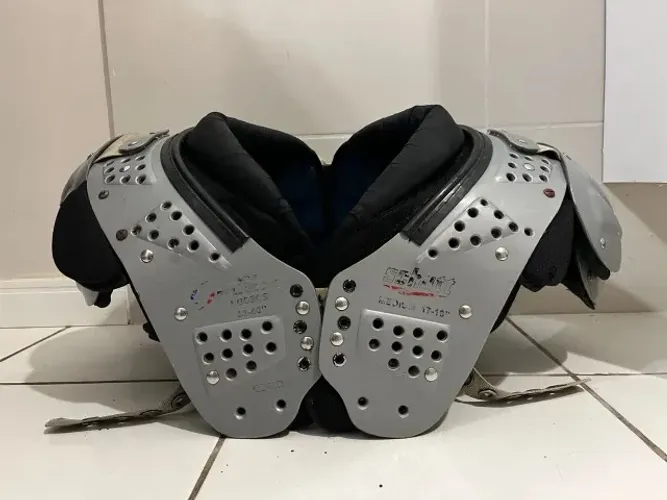 Shoulder pad Schutt tamanho M