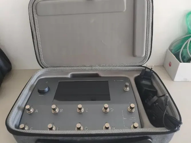 Pedaleira Neural Dsp Quad Cortex Multi efeitos Touch com Semi Case Orignal