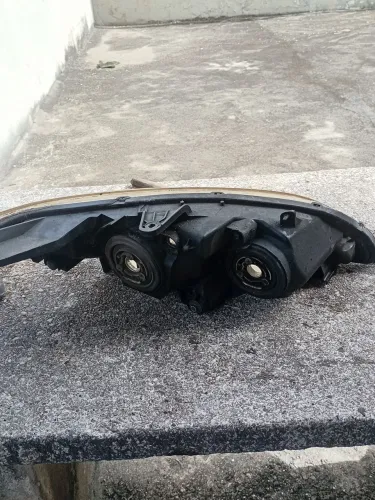 Vendo um farol lado esquerdo honda civic ano 2004 valor 300 reais. Contato. No chat da olx
