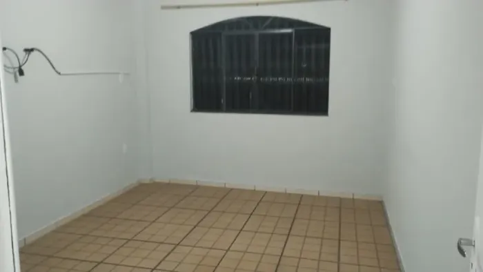 APARTAMENTO COM 02 QUARTOS NO ATERRADO