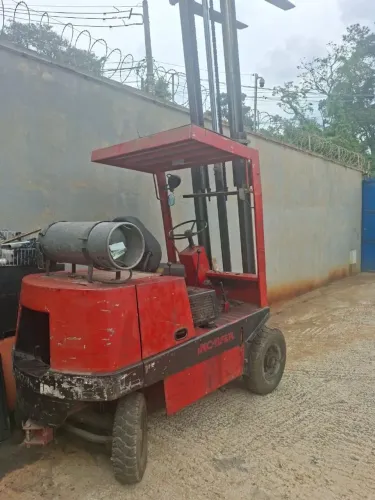 Empilhadeira 