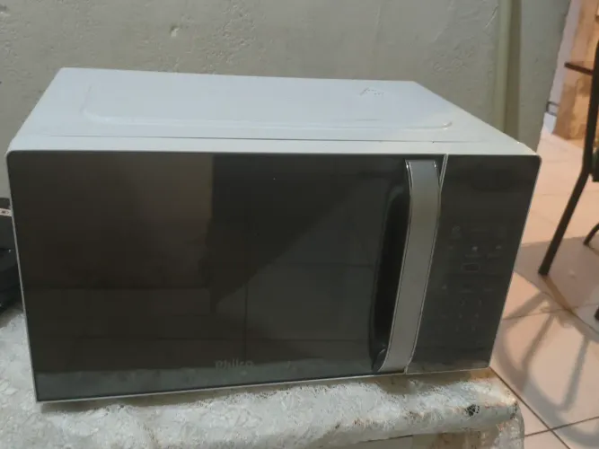 Micro-ondas Philco quebrado