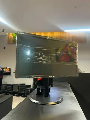 Monitor 22''  base giratoria acompanha NF parcelamos no cartão