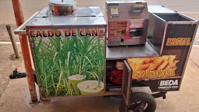 Reboque para caldo de cana.
