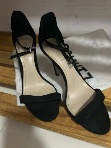 Sandália Schütz original , semi nova: 190,00$ n:37