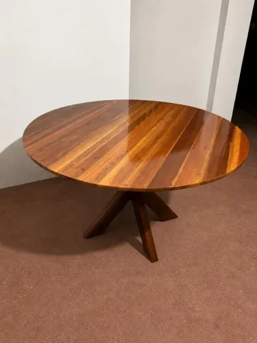 Mesa redonda de madeira maciça (Maçaranduba)