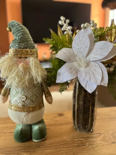 Papai Noel e vaso decorativo 