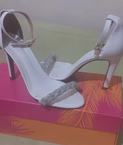 1 Sandália de saltinho 