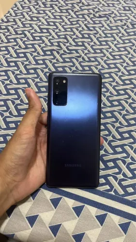 Vendo esse s20 Fe 5g, tela trincada e o touch bugando,128gb e 4gb de ram,150 R$