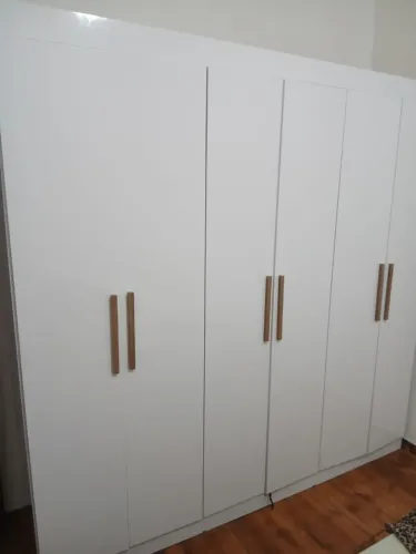 Guarda Roupas Novo 6 portas excelente estado.