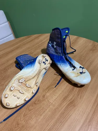  Chuteira under armor highlight mc