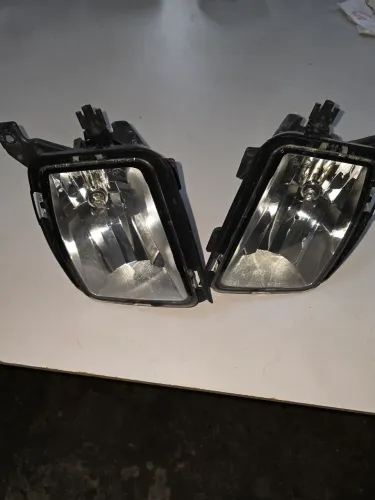 Par de Farol de milha para RAM 1500 ORIGINAL