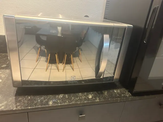 Vendo microondas Electrolux 31 litros todo inox