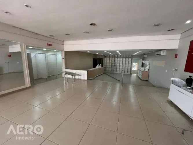 Ponto comercial na Vila Souto, com excelente localização, contendo aproximadamente 240m²