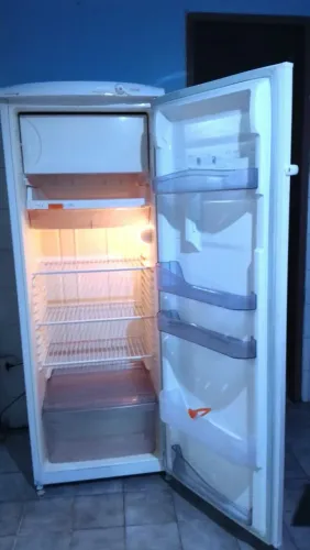 Geladeira Consul 360Lts Seminova gelando muito bem completa, nada quebrado R$880, urgente