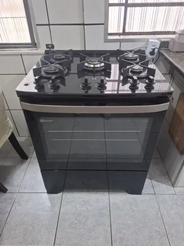 Fogão 5 bocas Electrolux Preto Experience Mesa de Vidro, PerfectCook e VaporBake