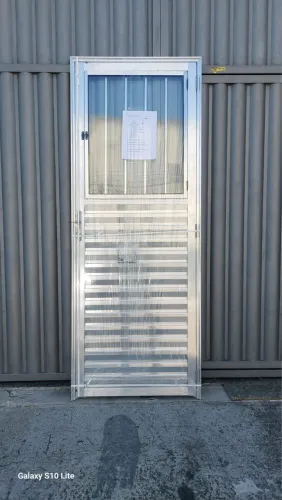 PORTA DE ALUMÍNIO COM JANELINHA E GRADE 60CM 70CM 80CM - OFERTA VIP