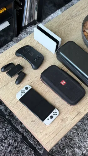 Nintendo Switch OLED - Completo + Acessórios