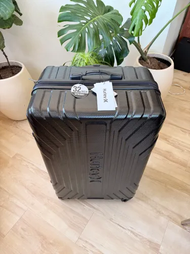 Mala Hurley original nova.