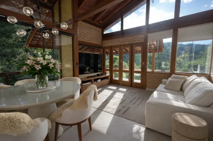 CASA NA SERRA ? PORTEIRA FECHADA