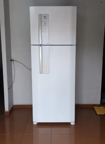 Vende-se geladeira Electrolux duplex Frost Free 459L.