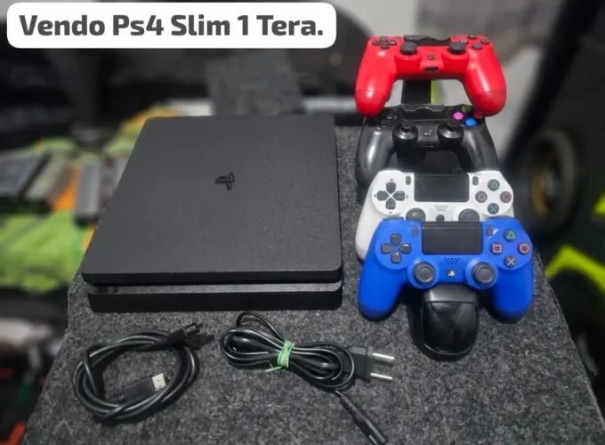 Ps4 Slin 1 Tera + 4 controles + 2 bases pra carregar.