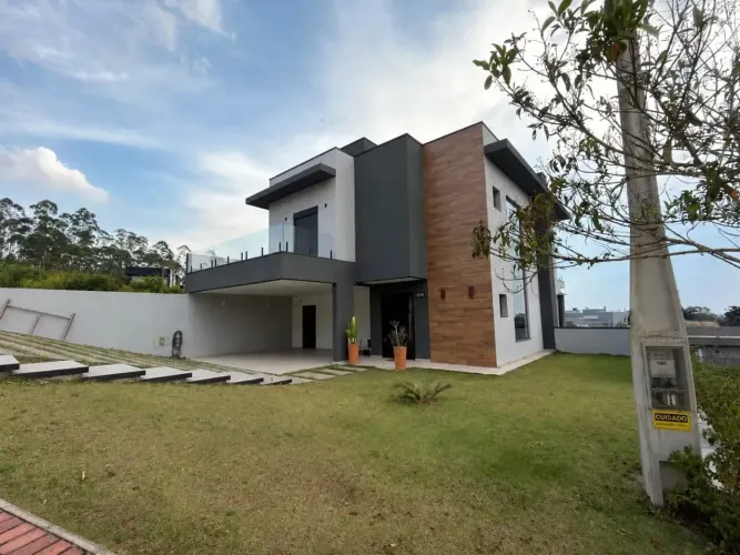 Sobrado de Alto Padrão - Residencial Morada do Sol