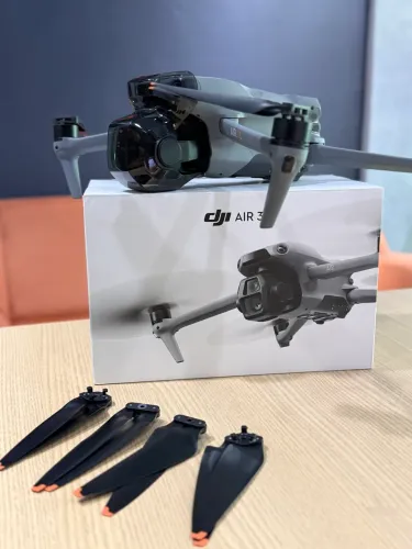 Drone DJI Air 3S (Bem conservado) Sem Marcas de uso pronto para voo usado