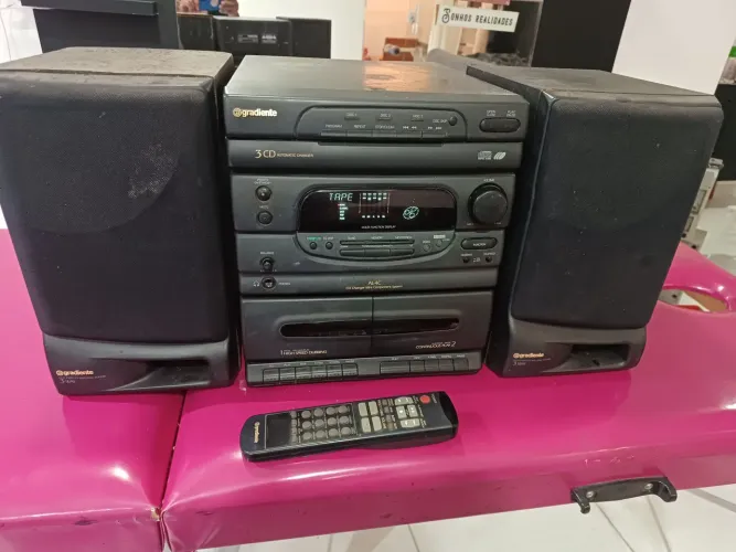 Vendo Aparelho de Som Gradiente 3CD's 3 Toca Fitas e Rádio Antigo NÃO ESTÁ FUNCIONANDO.
