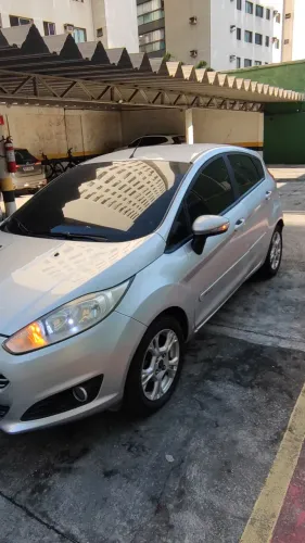 Ford Fiesta 1.6 16V Flex Aut. 5P 2015