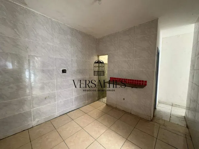 Casa 01 para alugar com 02 quartos, 01 banheiros, 01 vaga de garagem, com 70m², - Bairro L