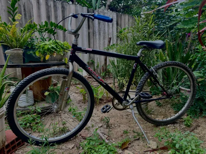 Bicicleta aro 26 toda Boa só Rodar.
