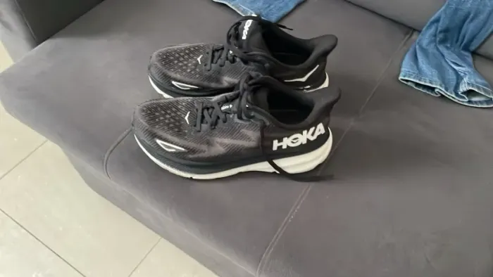 Tênis Hoka Clifton 9 Masculino - Tam 39/40 BR (US 8) - PretoDescrição:Vendo tênis Hoka One