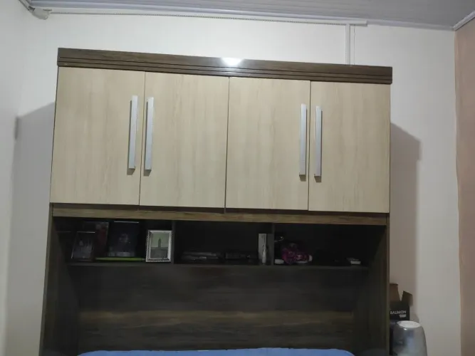 Espelho de cama com roupeiro