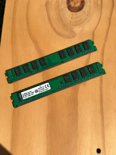 Par de Memória RAM Kingston 16GB DDR3 (2x8GB) 1600MHz - No Estado / Ler Descrição