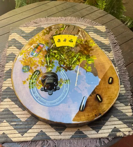 Bolacha de madeira na resina